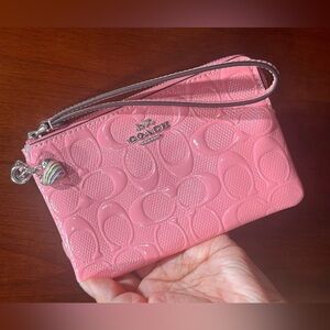NWT COACH Corner Zip Wristlet Signature Leather Heart Charm CDF04 Silver Pink
